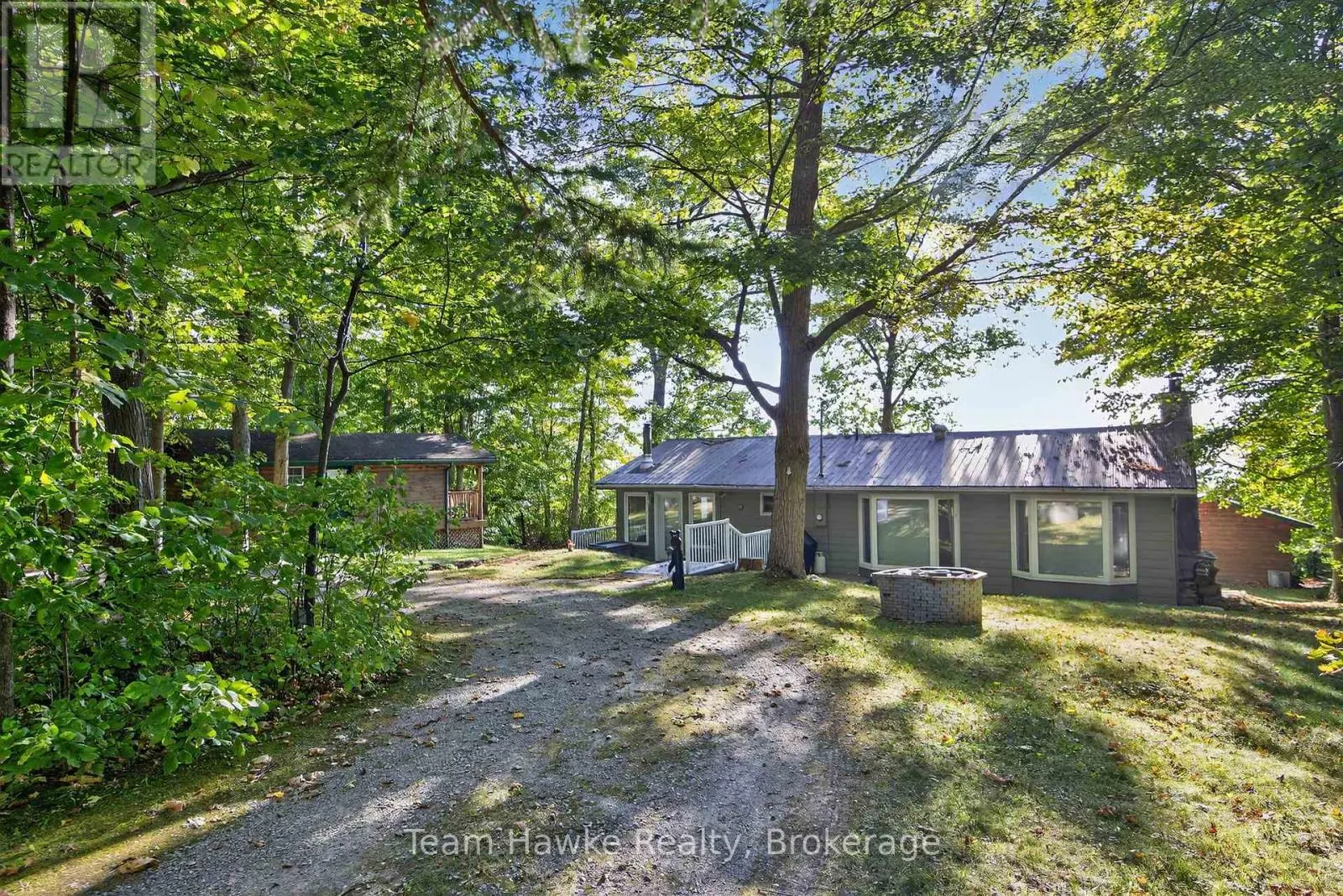 2082 TINY BEACHES ROAD N