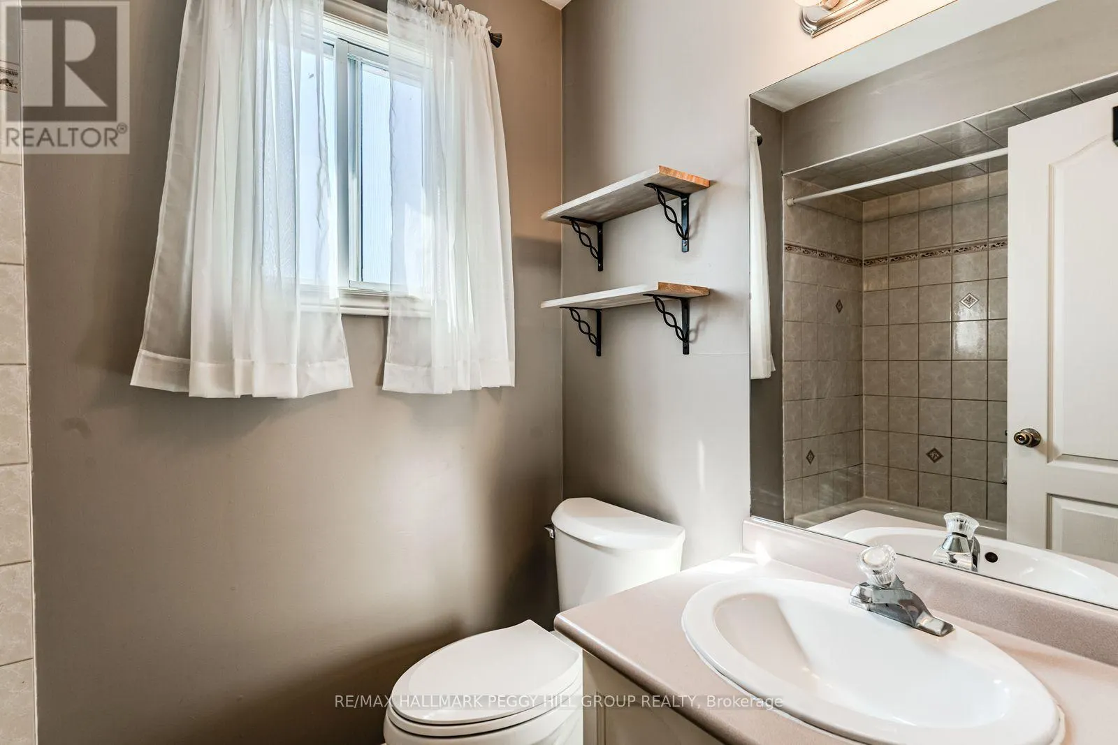 239 SIMCOE STREET