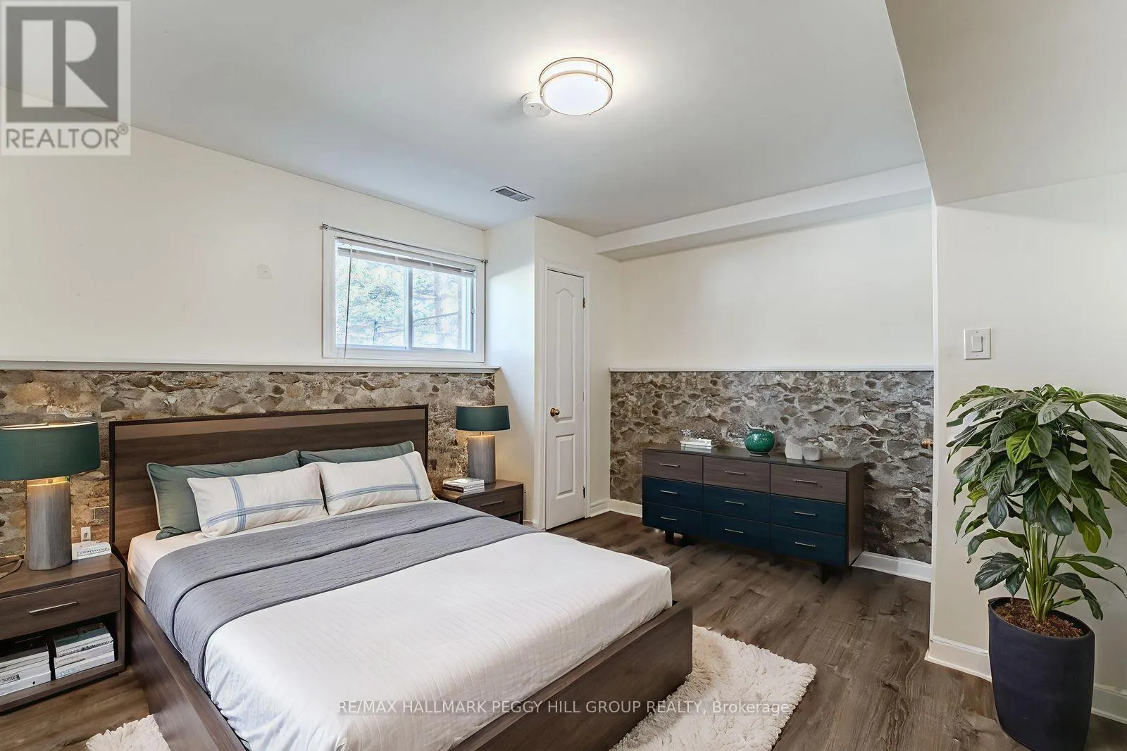 239 SIMCOE STREET