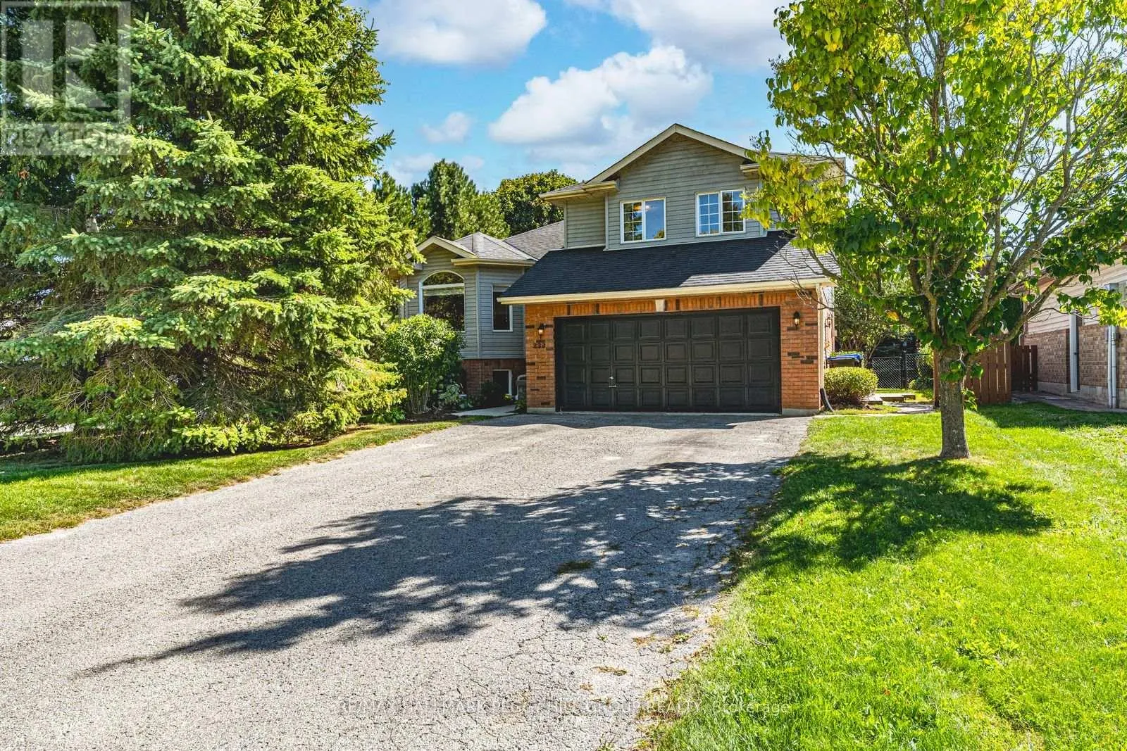 239 SIMCOE STREET