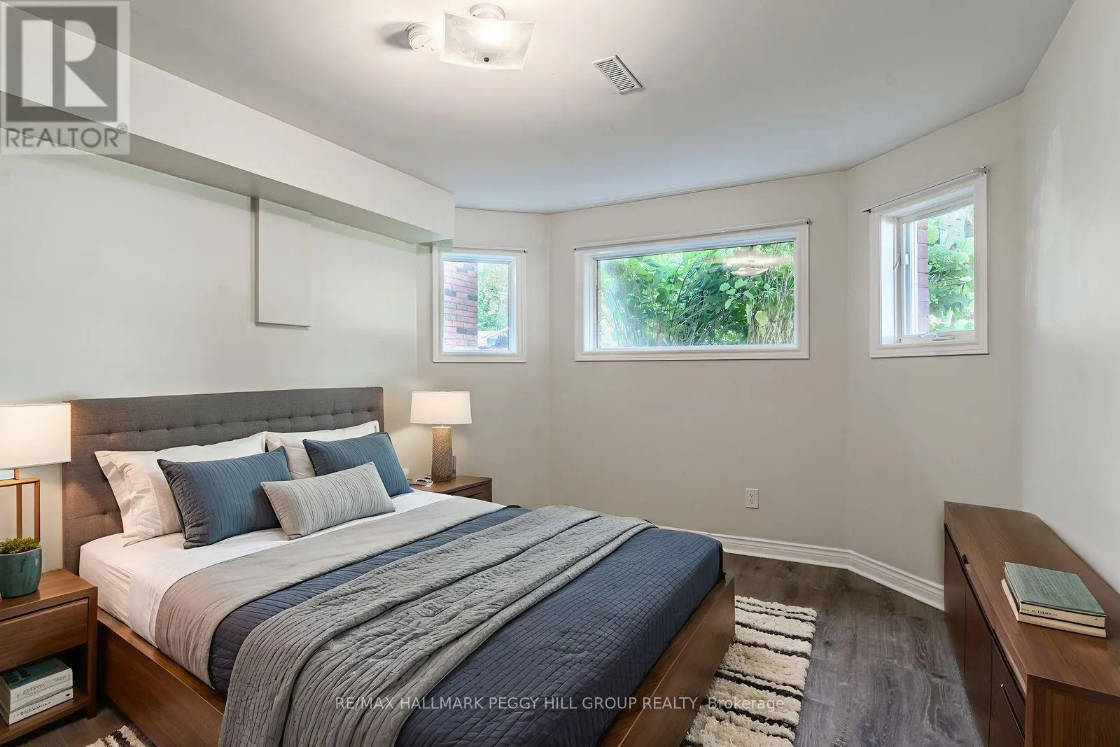 239 SIMCOE STREET