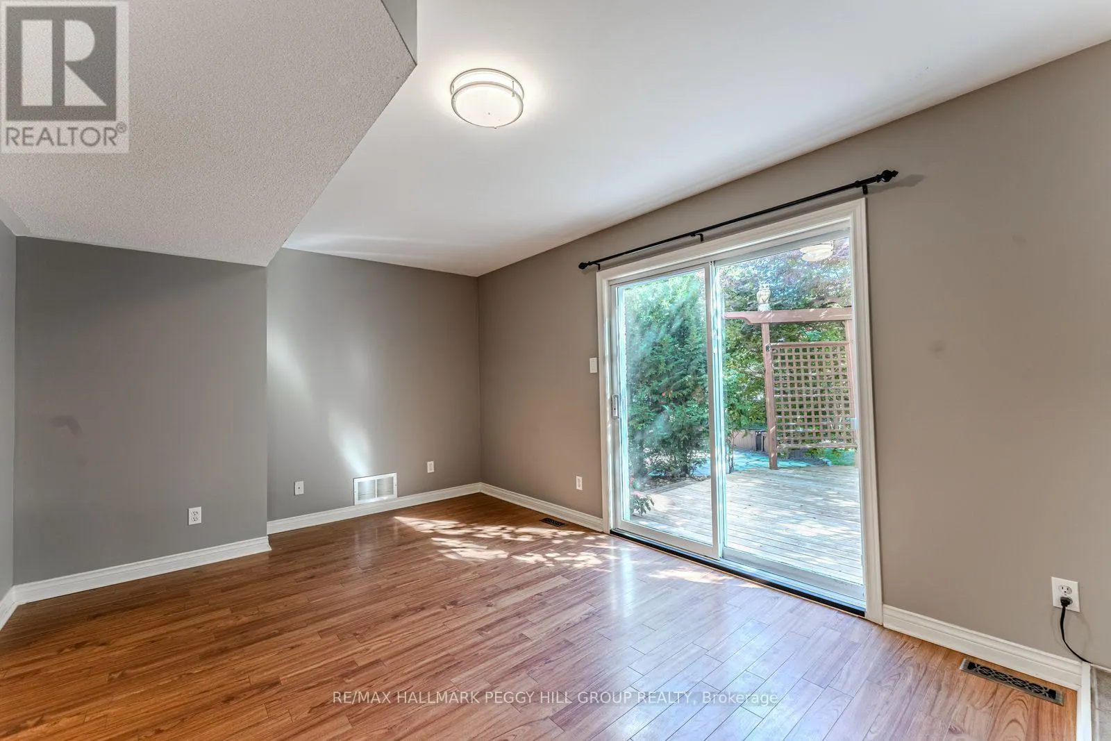 239 SIMCOE STREET
