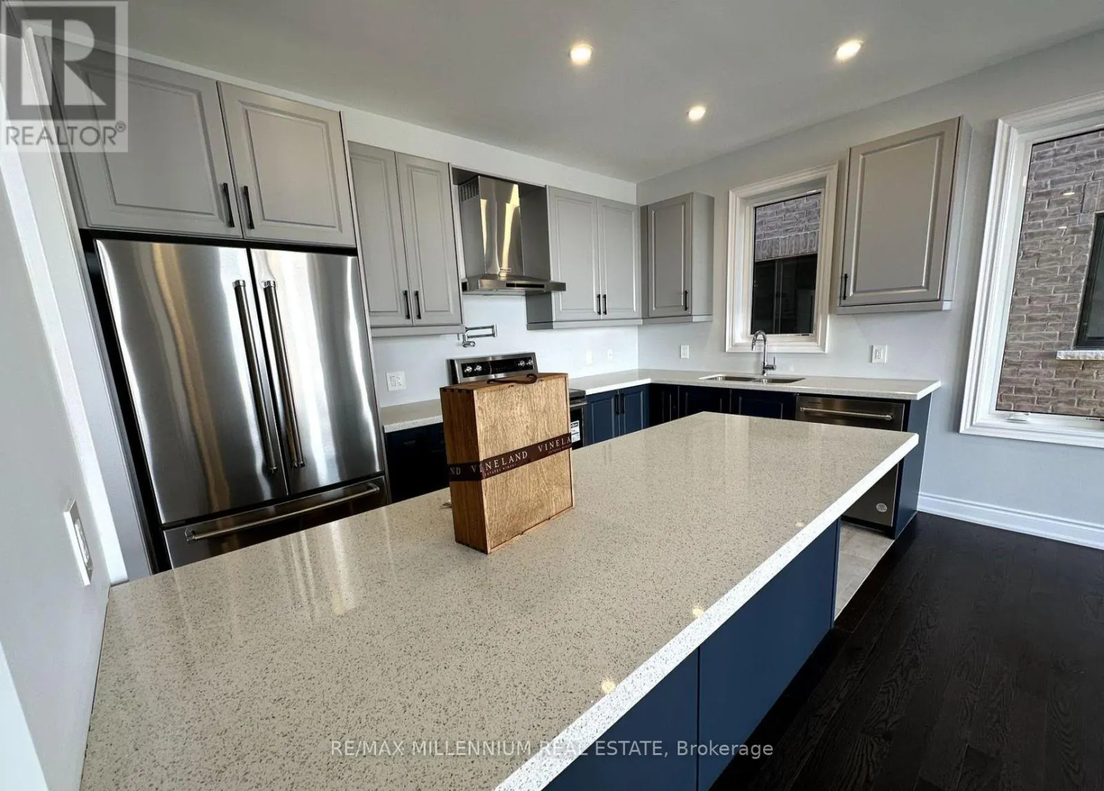 87 BEARBERRY ROAD E