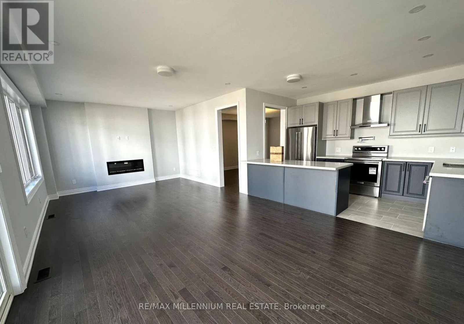 87 BEARBERRY ROAD E