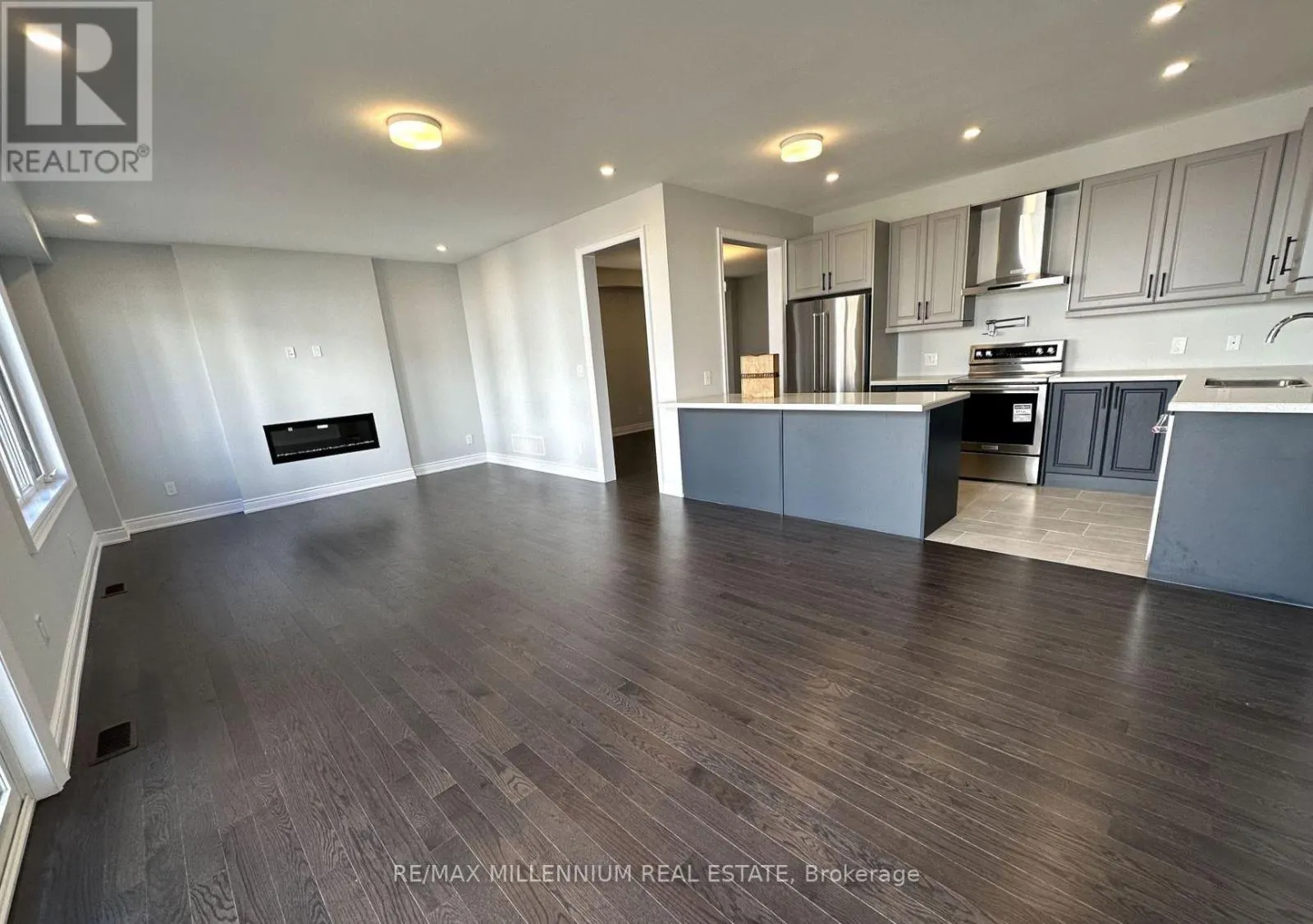 87 BEARBERRY ROAD E