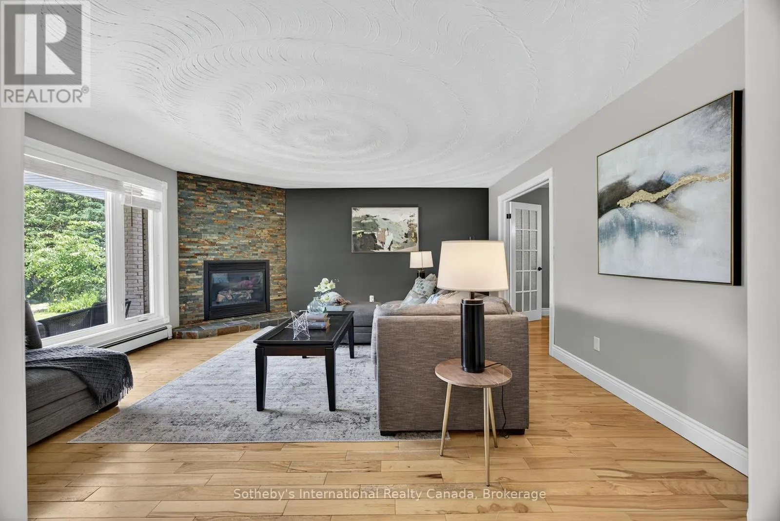79 CAROLINE STREET W