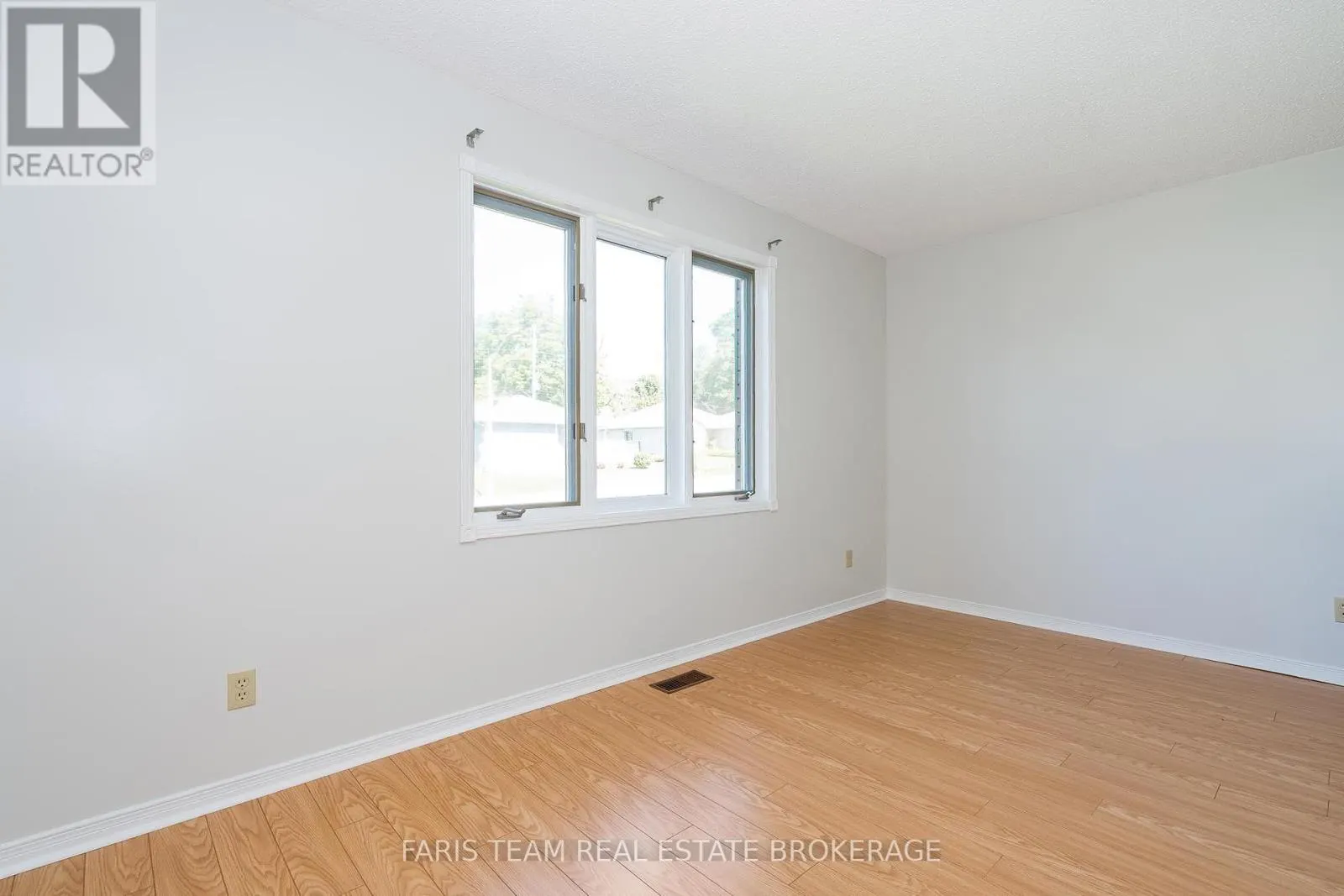 25 BRIDLE ROAD