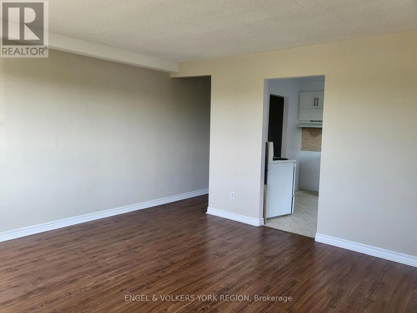 202 - 109 GOWAN STREET