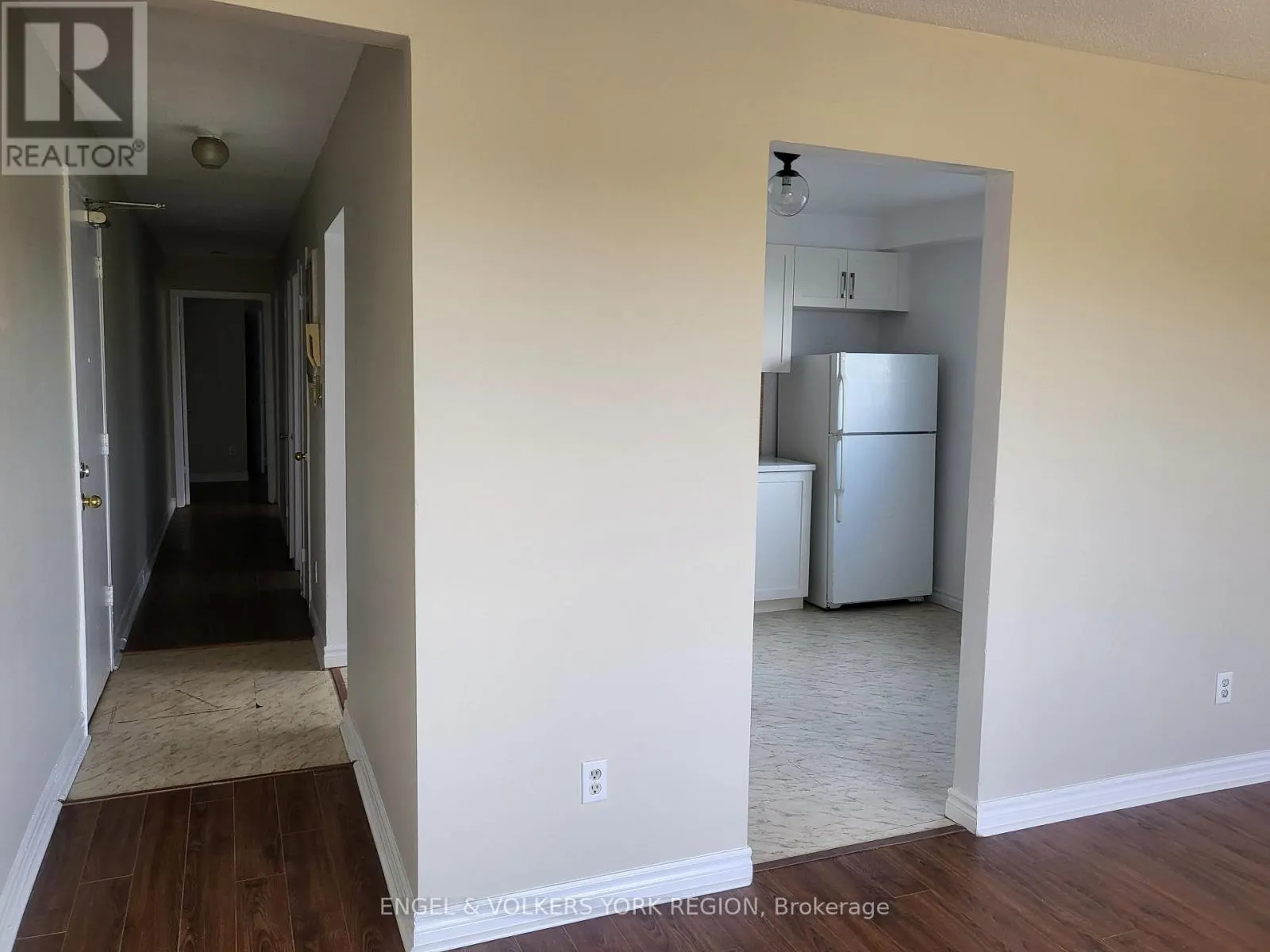 202 - 109 GOWAN STREET