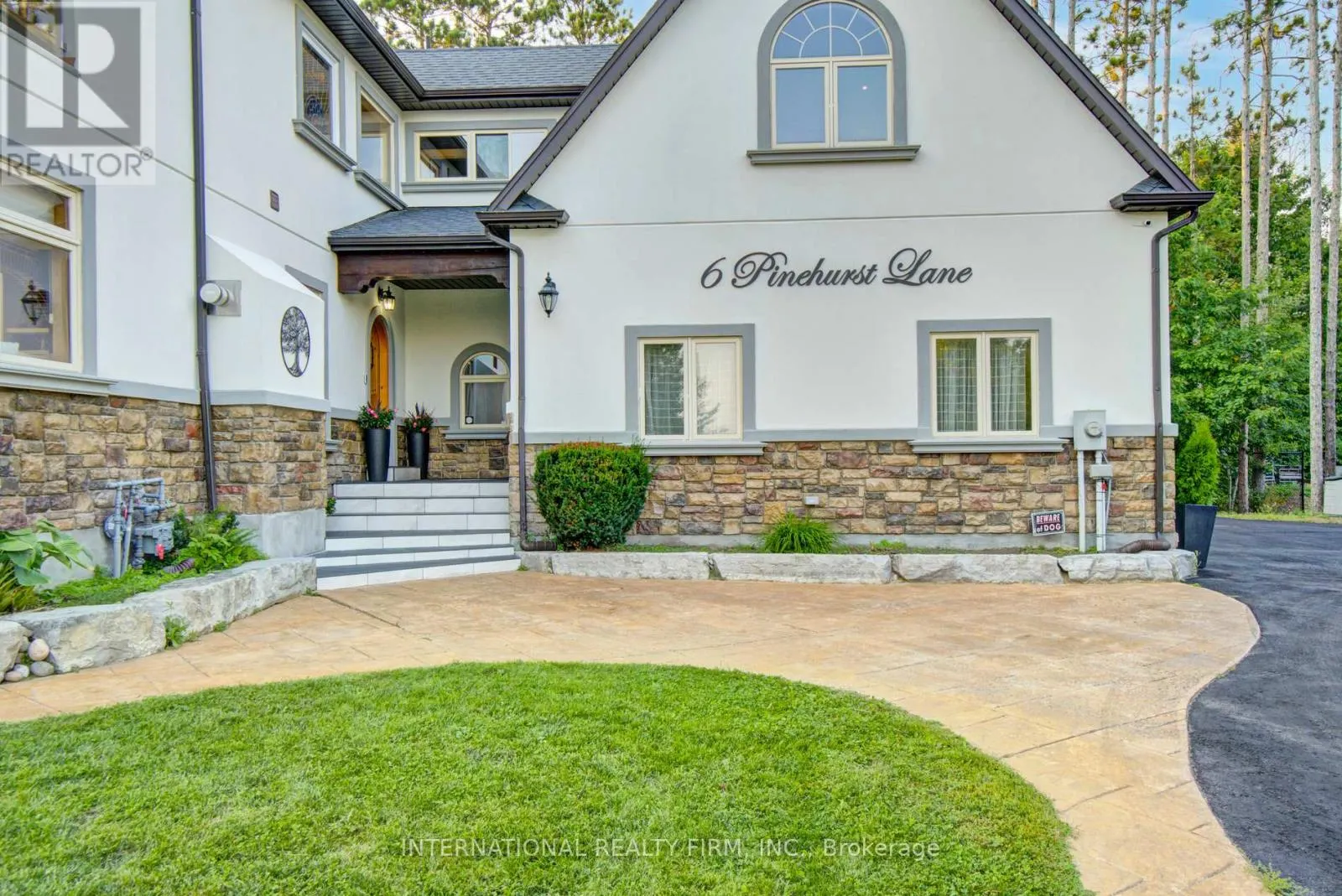 6 PINEHURST LANE
