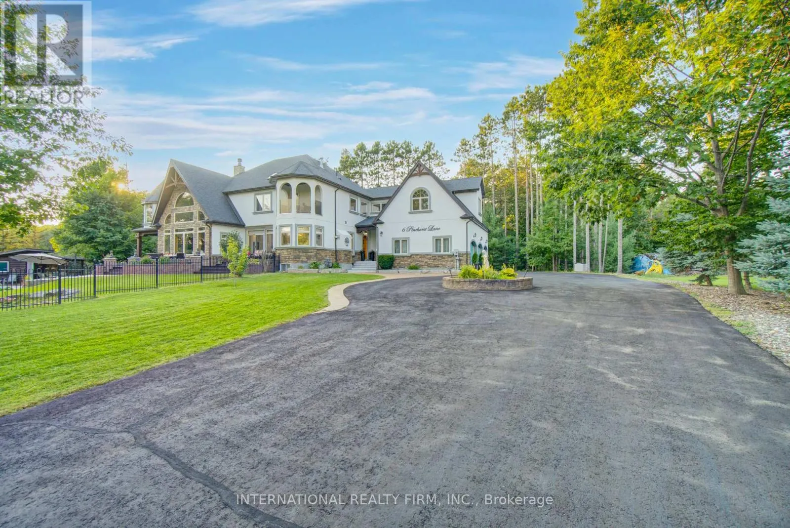 6 PINEHURST LANE