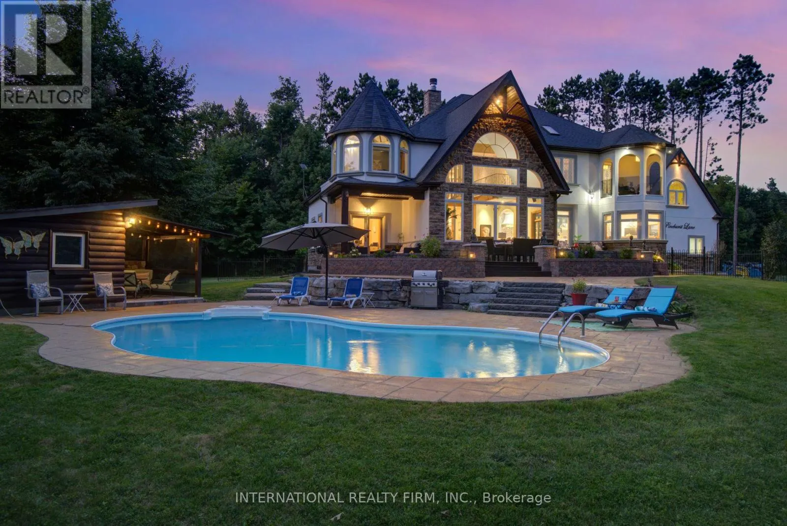 6 PINEHURST LANE
