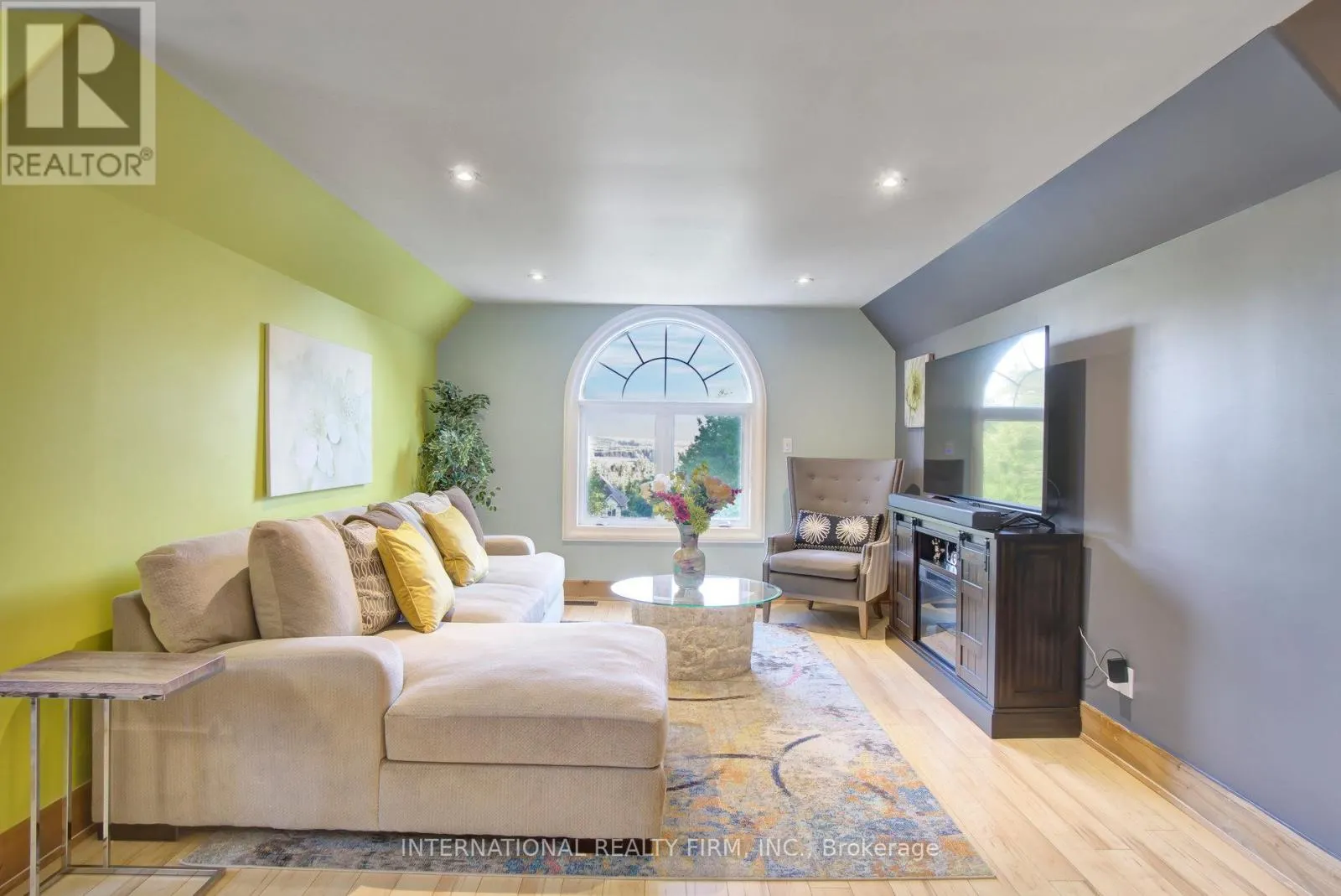 6 PINEHURST LANE