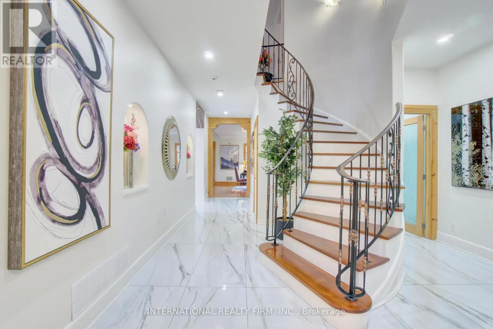 6 PINEHURST LANE
