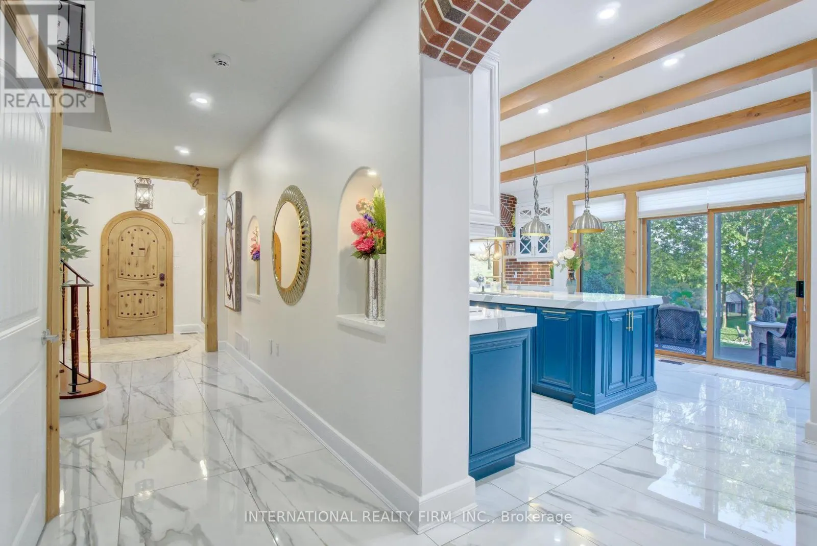 6 PINEHURST LANE