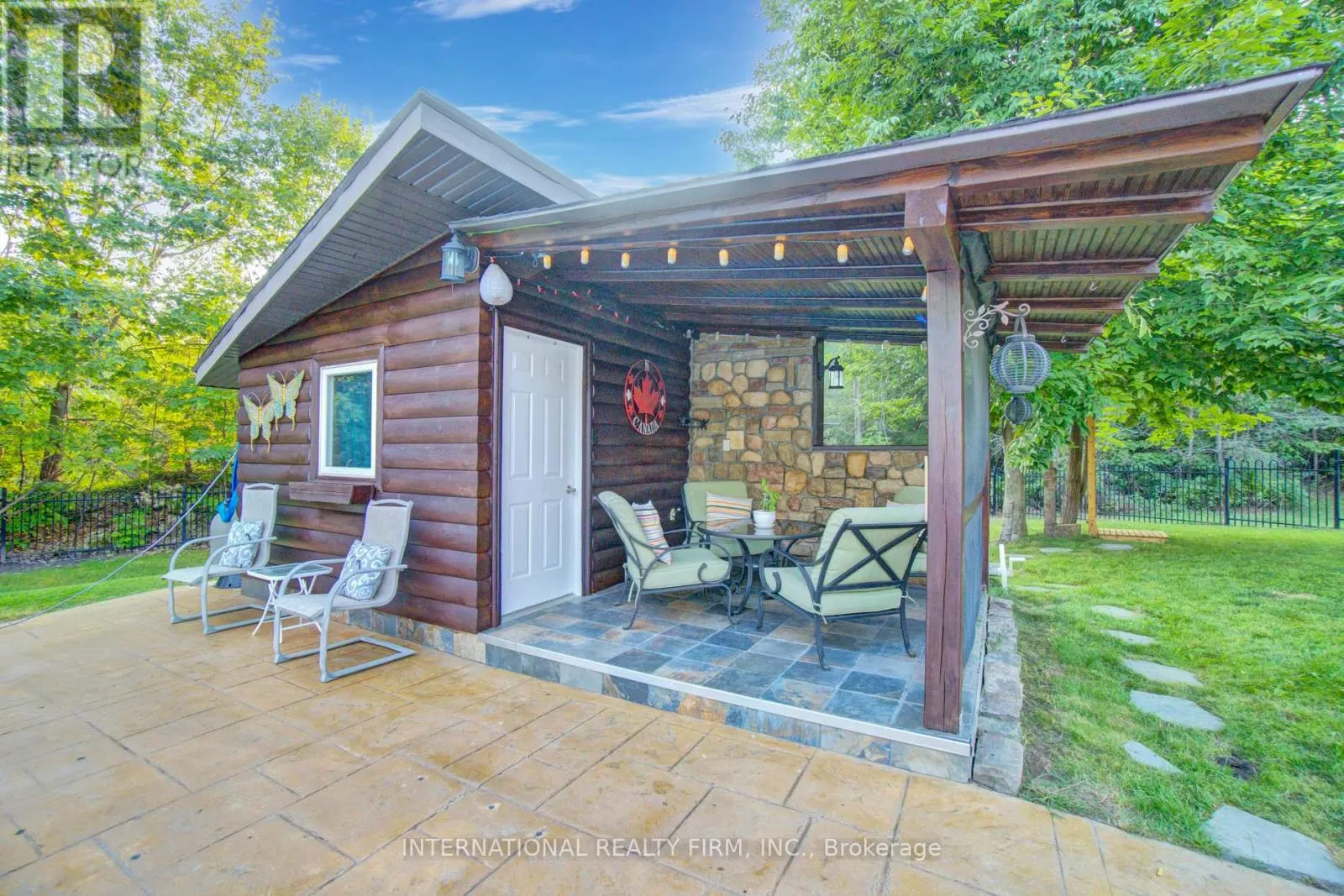 6 PINEHURST LANE