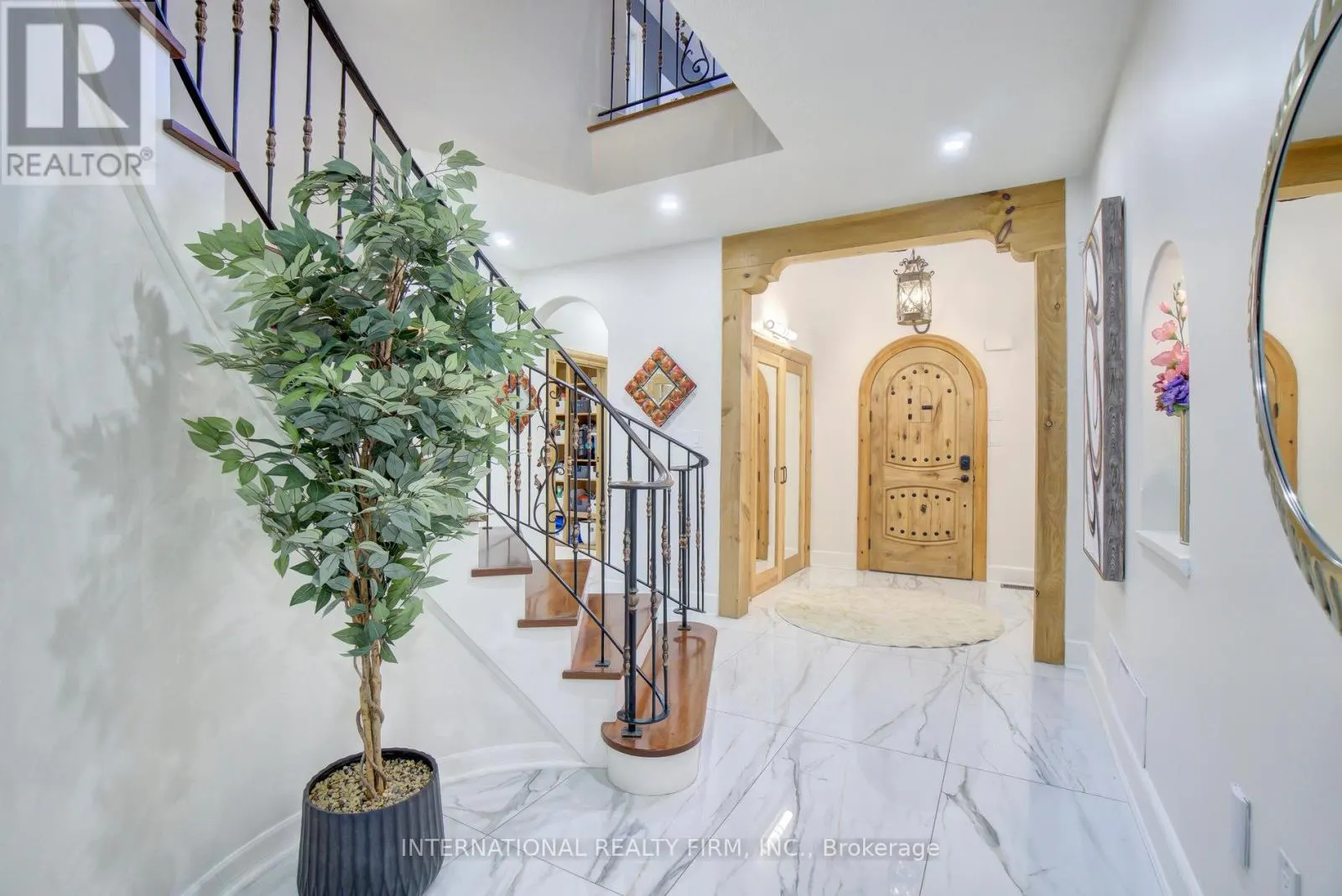 6 PINEHURST LANE