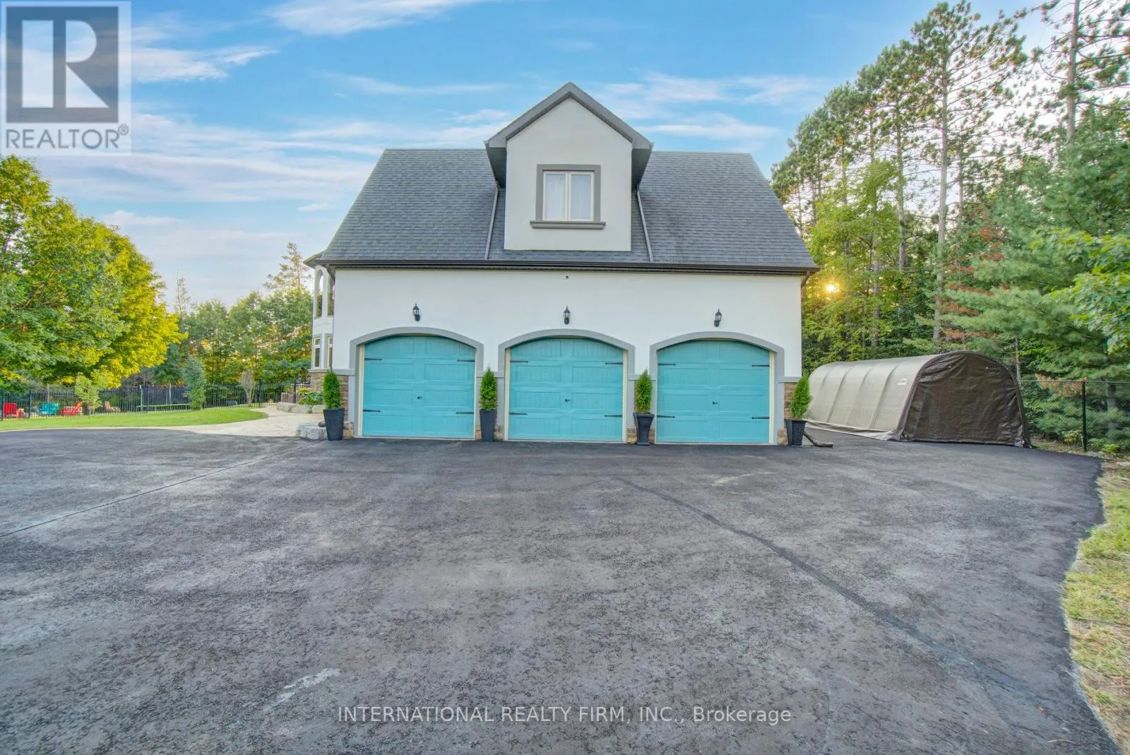 6 PINEHURST LANE