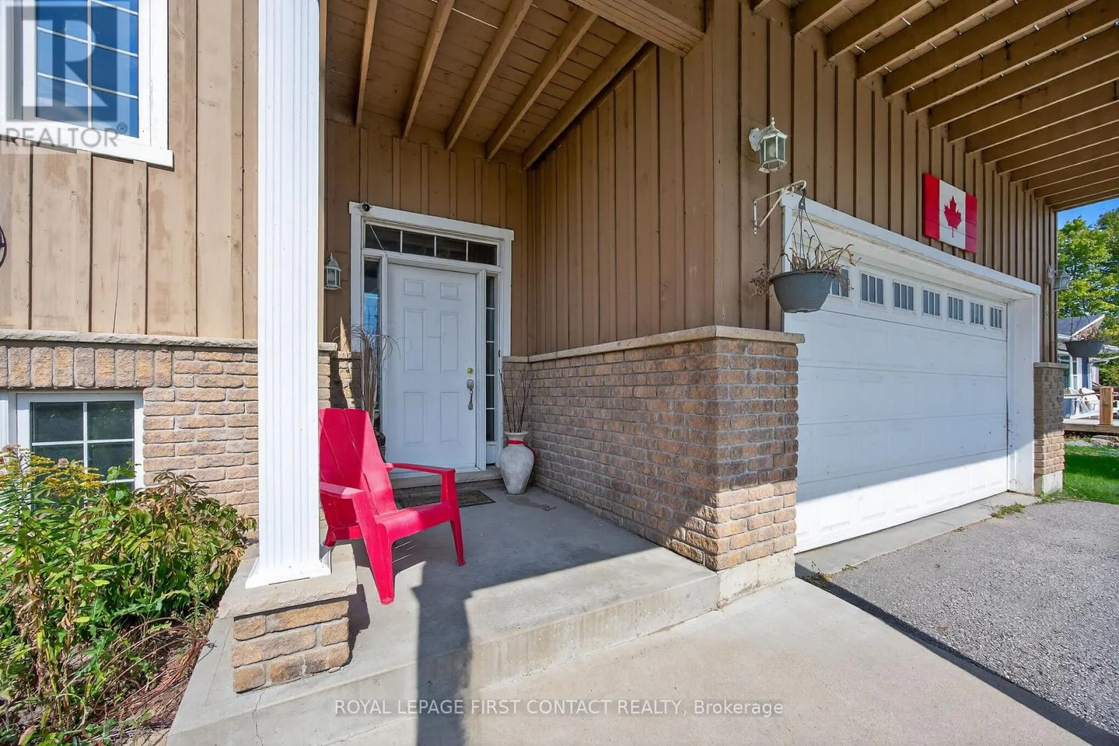 2258 LAKESHORE ROAD E