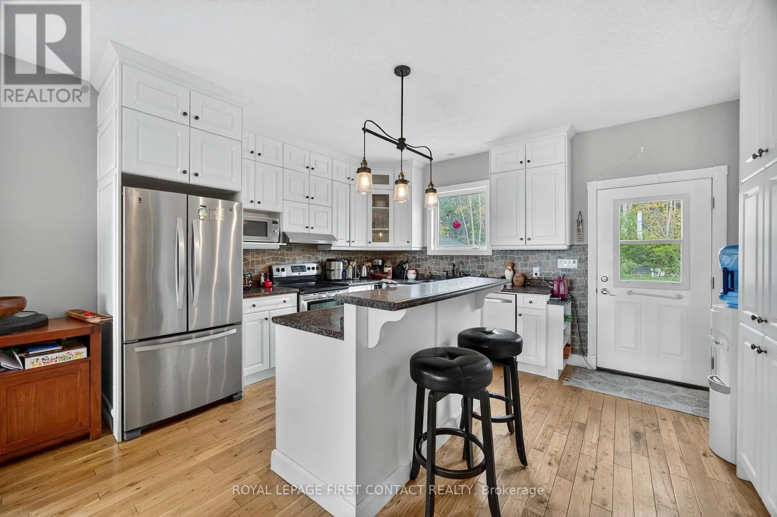 2258 LAKESHORE ROAD E