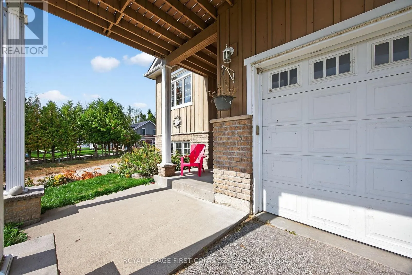 2258 LAKESHORE ROAD E