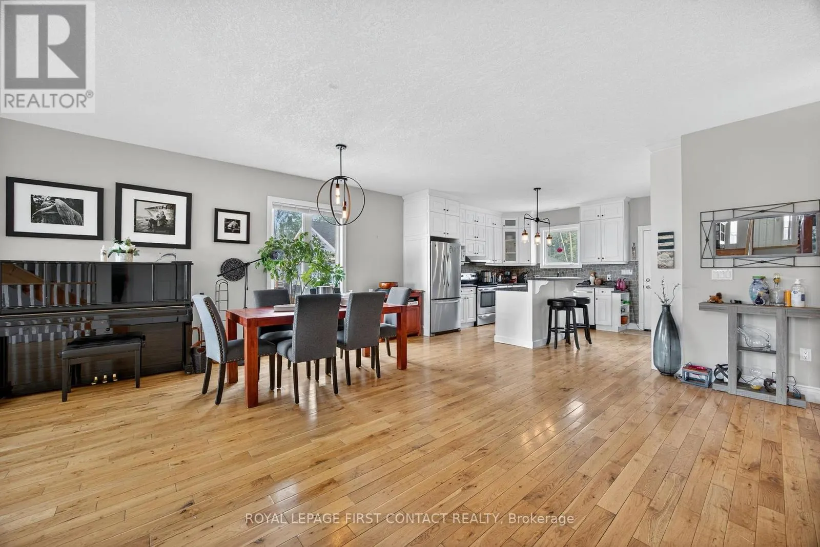2258 LAKESHORE ROAD E