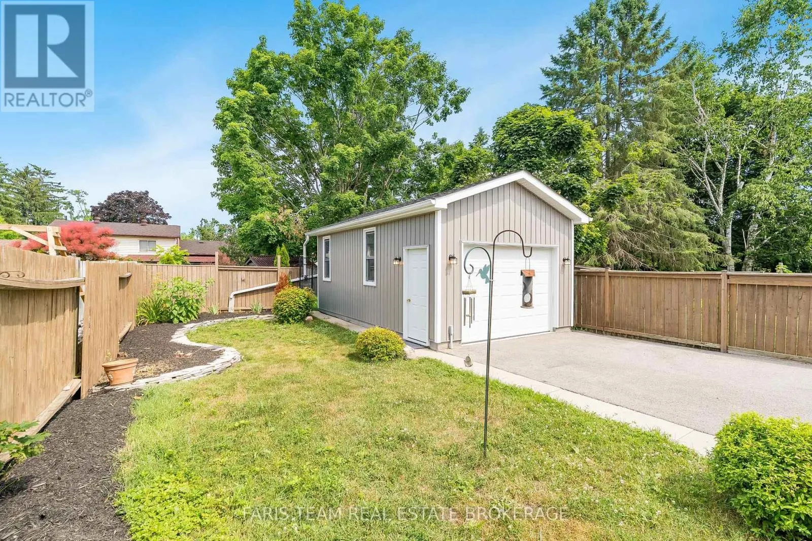 32 JANICE DRIVE