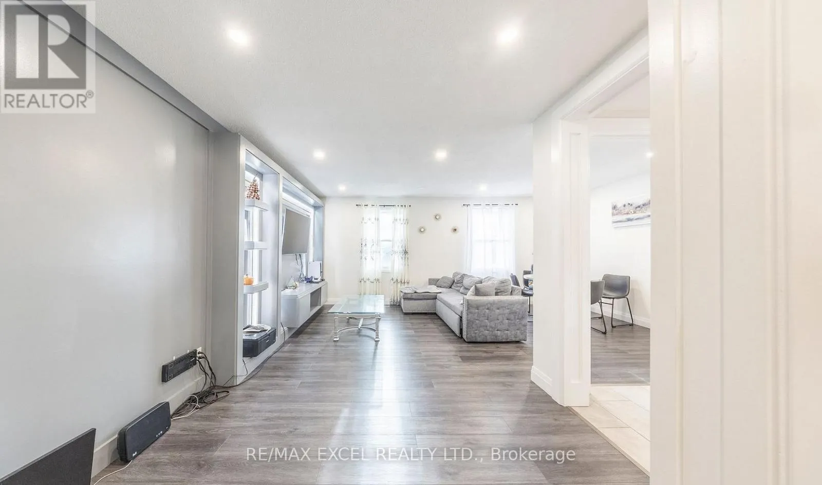 44 OREN BOULEVARD