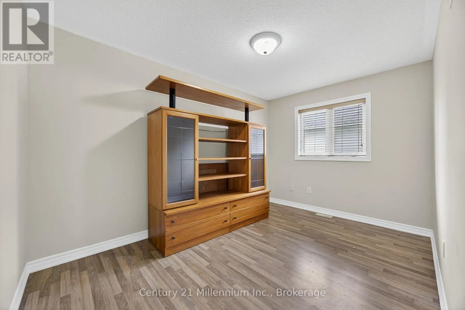 45 RED PINE CRESCENT