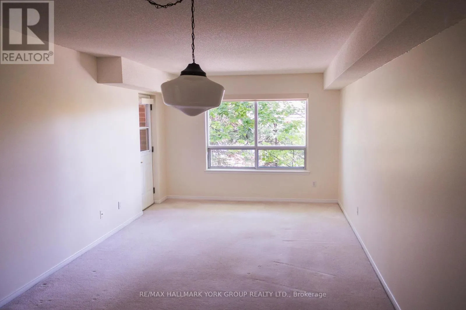 408 - 143 EDGEHILL DRIVE