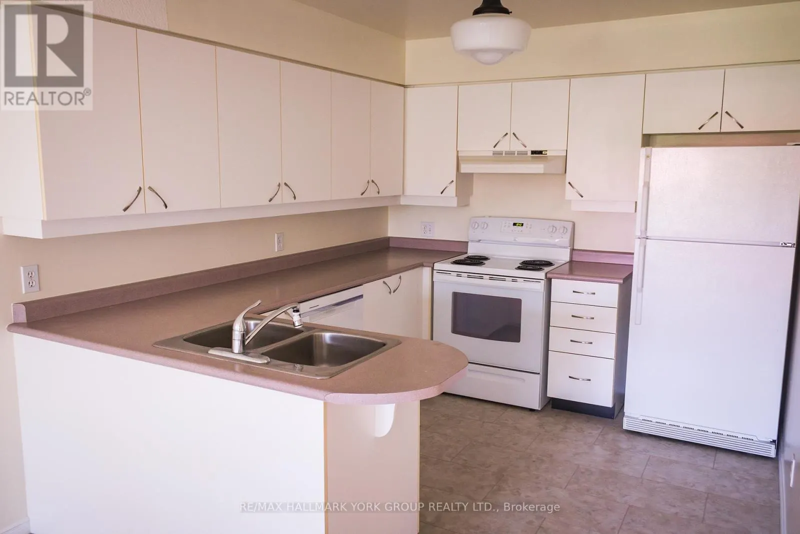 408 - 143 EDGEHILL DRIVE