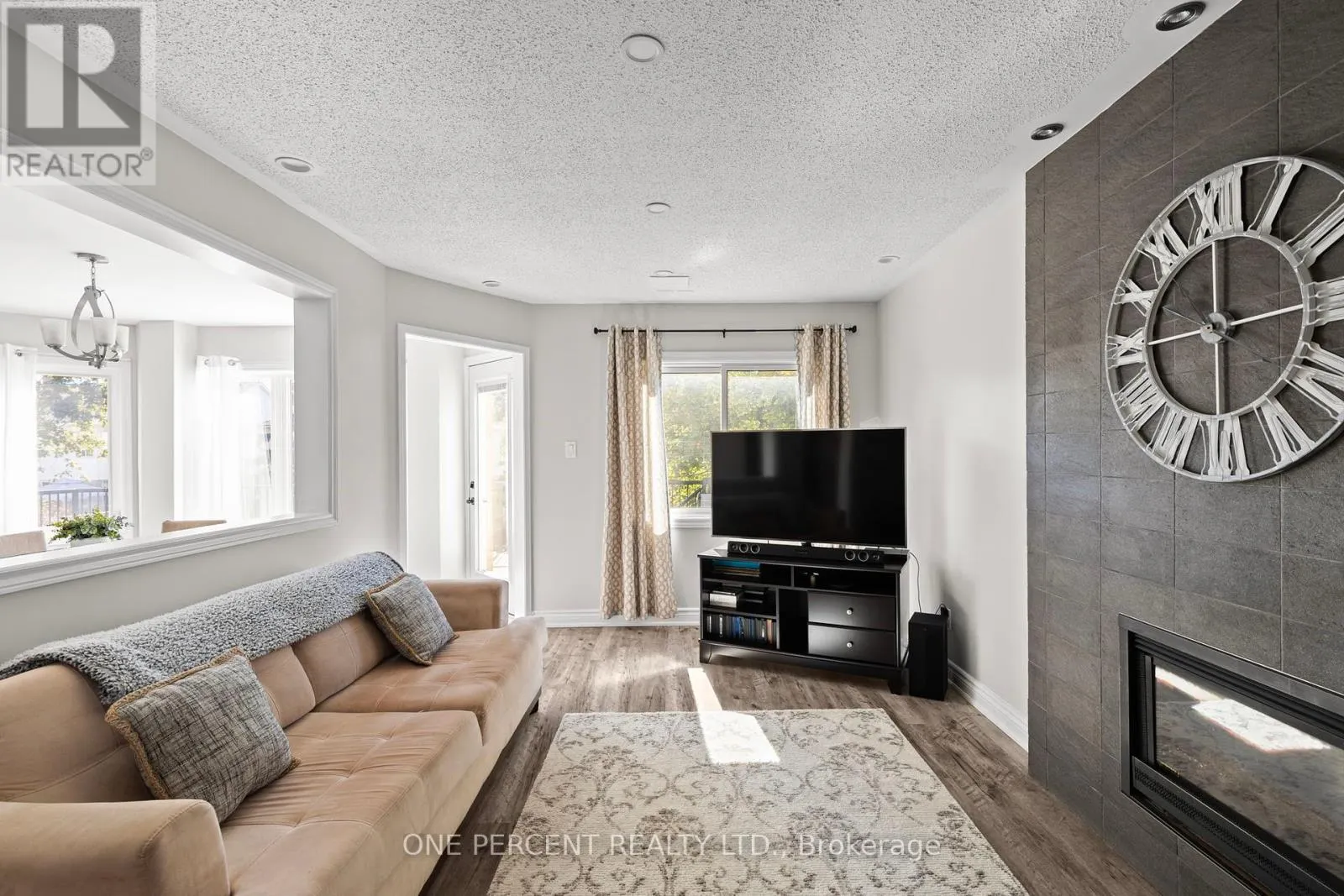21 BRANDON CRESCENT