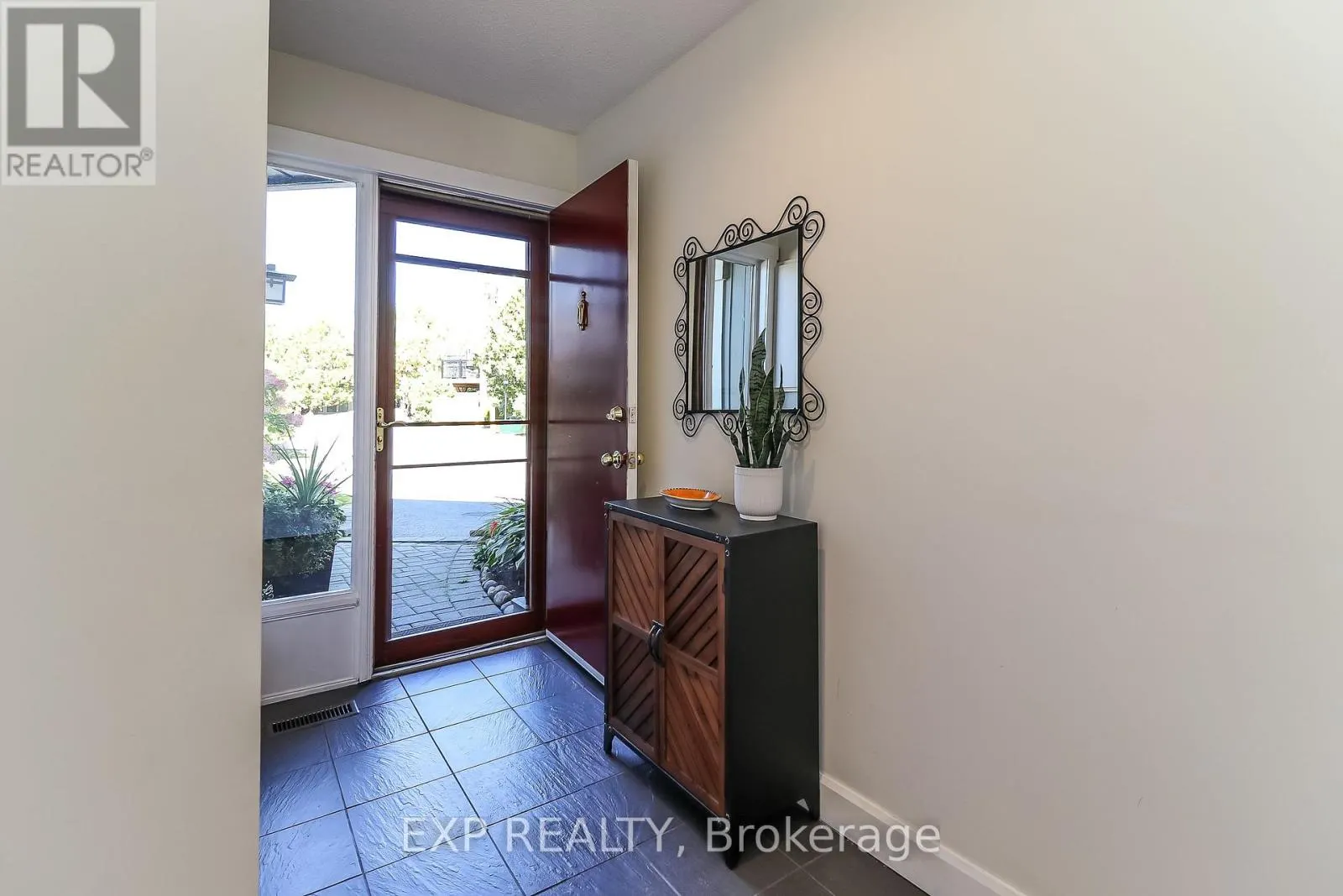 38 - 133 FAIRWAY CRESCENT