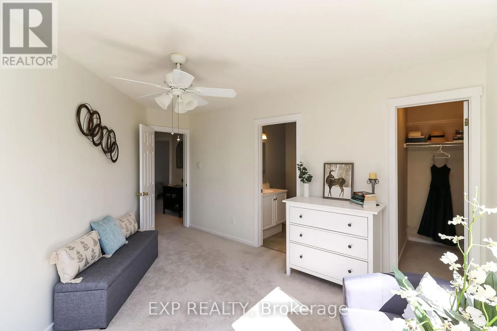 38 - 133 FAIRWAY CRESCENT