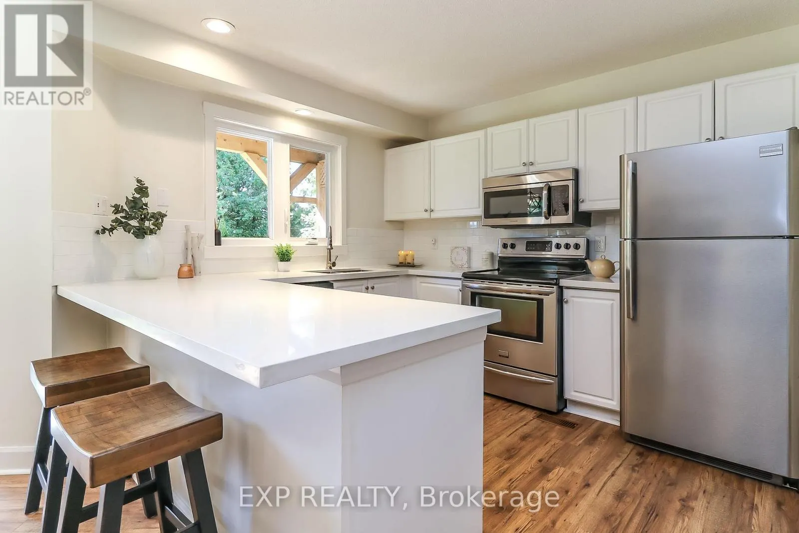 38 - 133 FAIRWAY CRESCENT