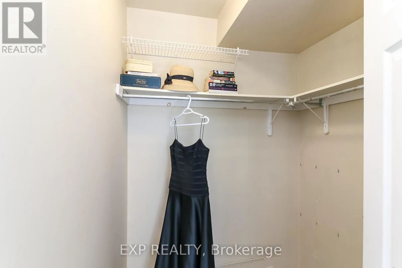38 - 133 FAIRWAY CRESCENT