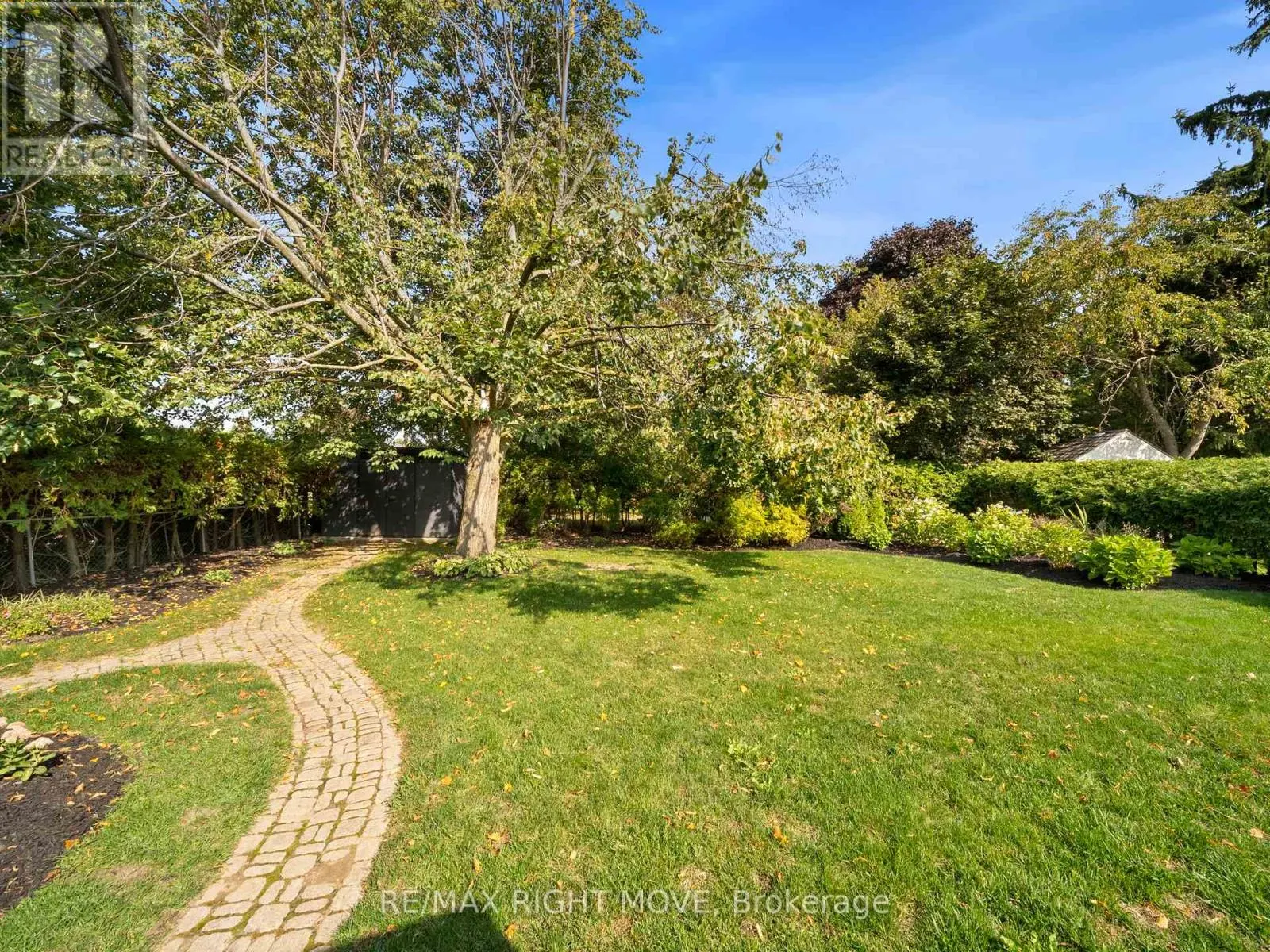 16 GREENFIELD AVENUE