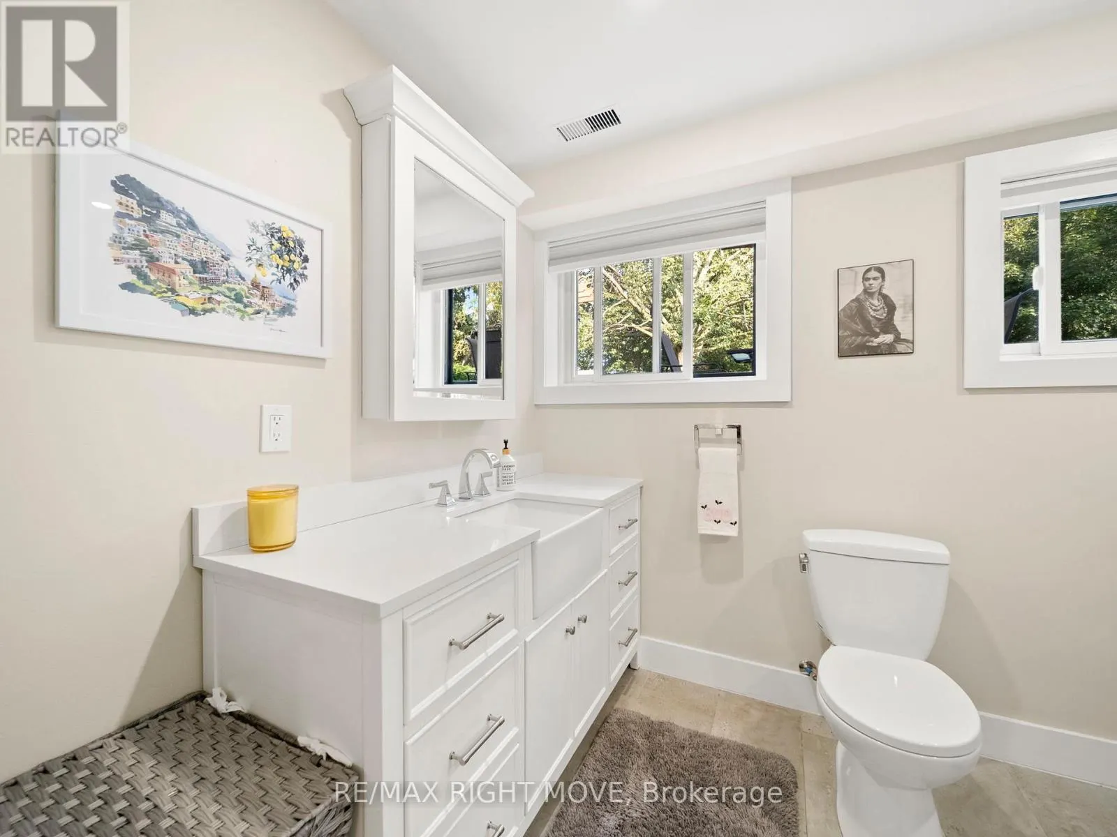 16 GREENFIELD AVENUE