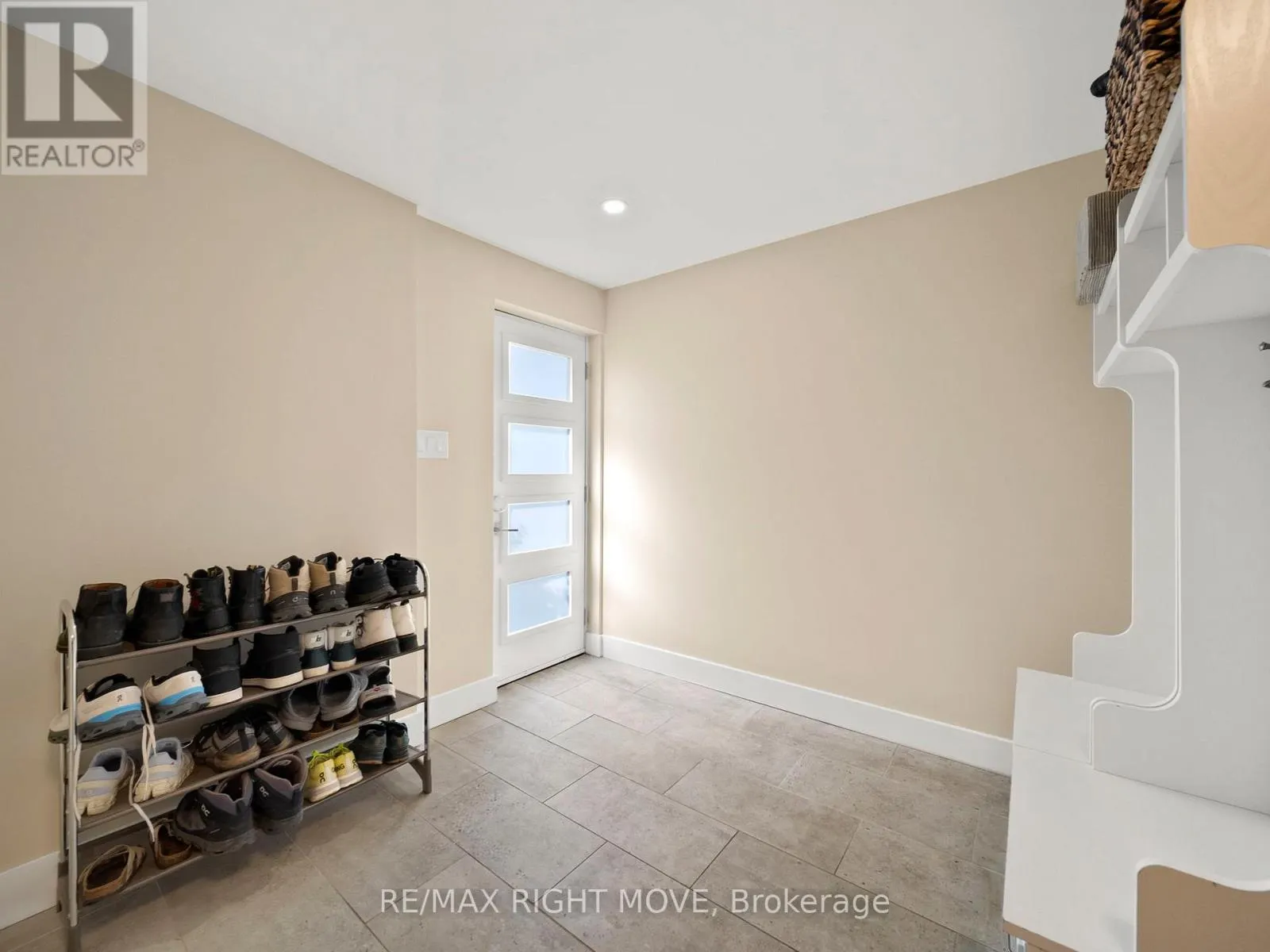 16 GREENFIELD AVENUE