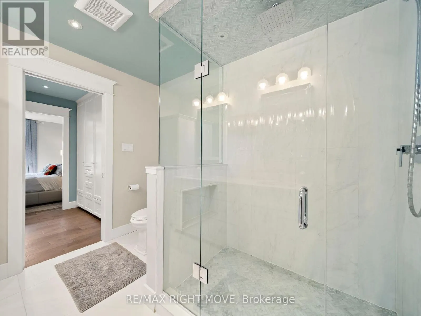 16 GREENFIELD AVENUE