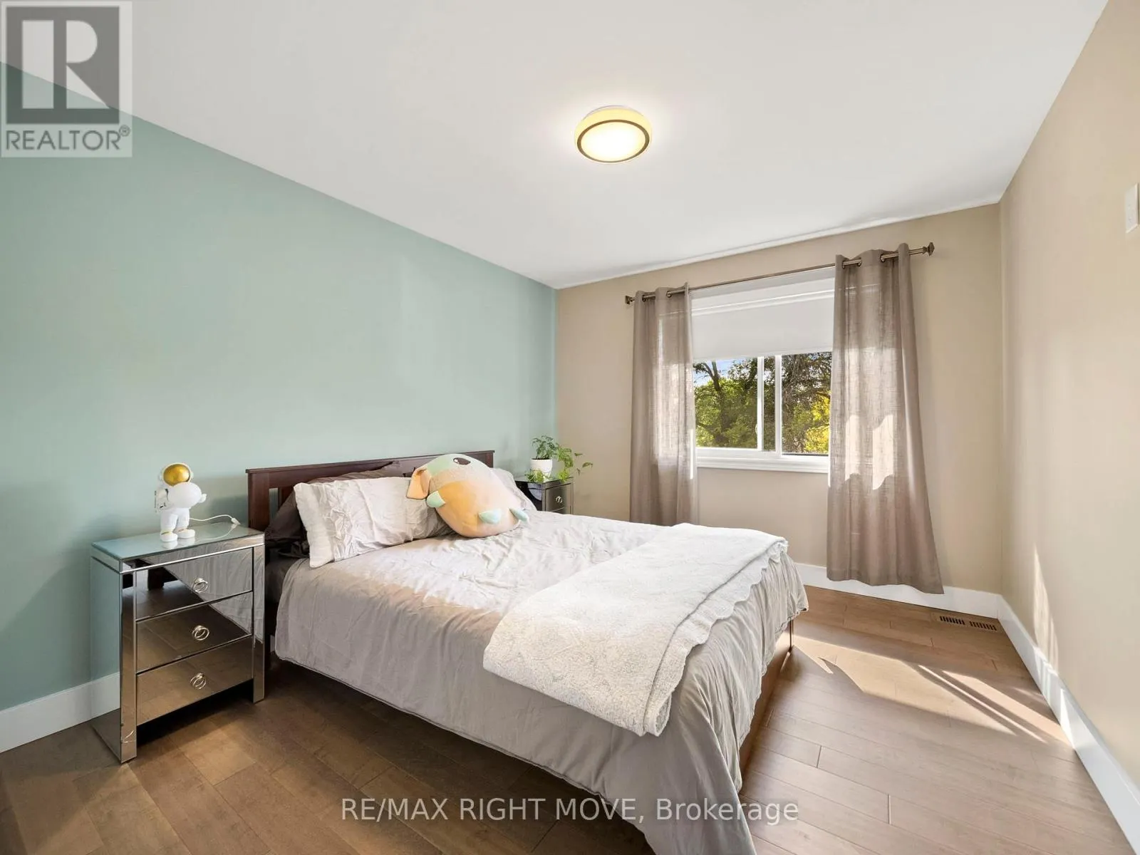 16 GREENFIELD AVENUE