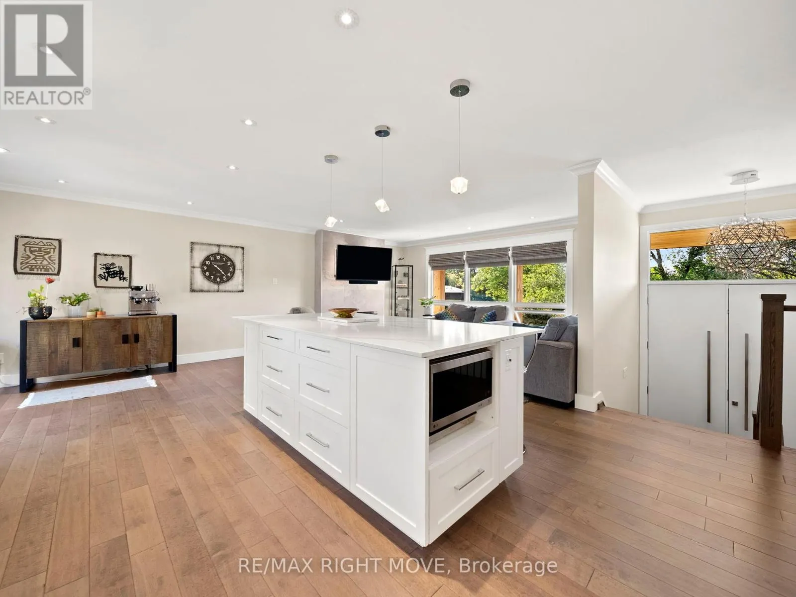 16 GREENFIELD AVENUE
