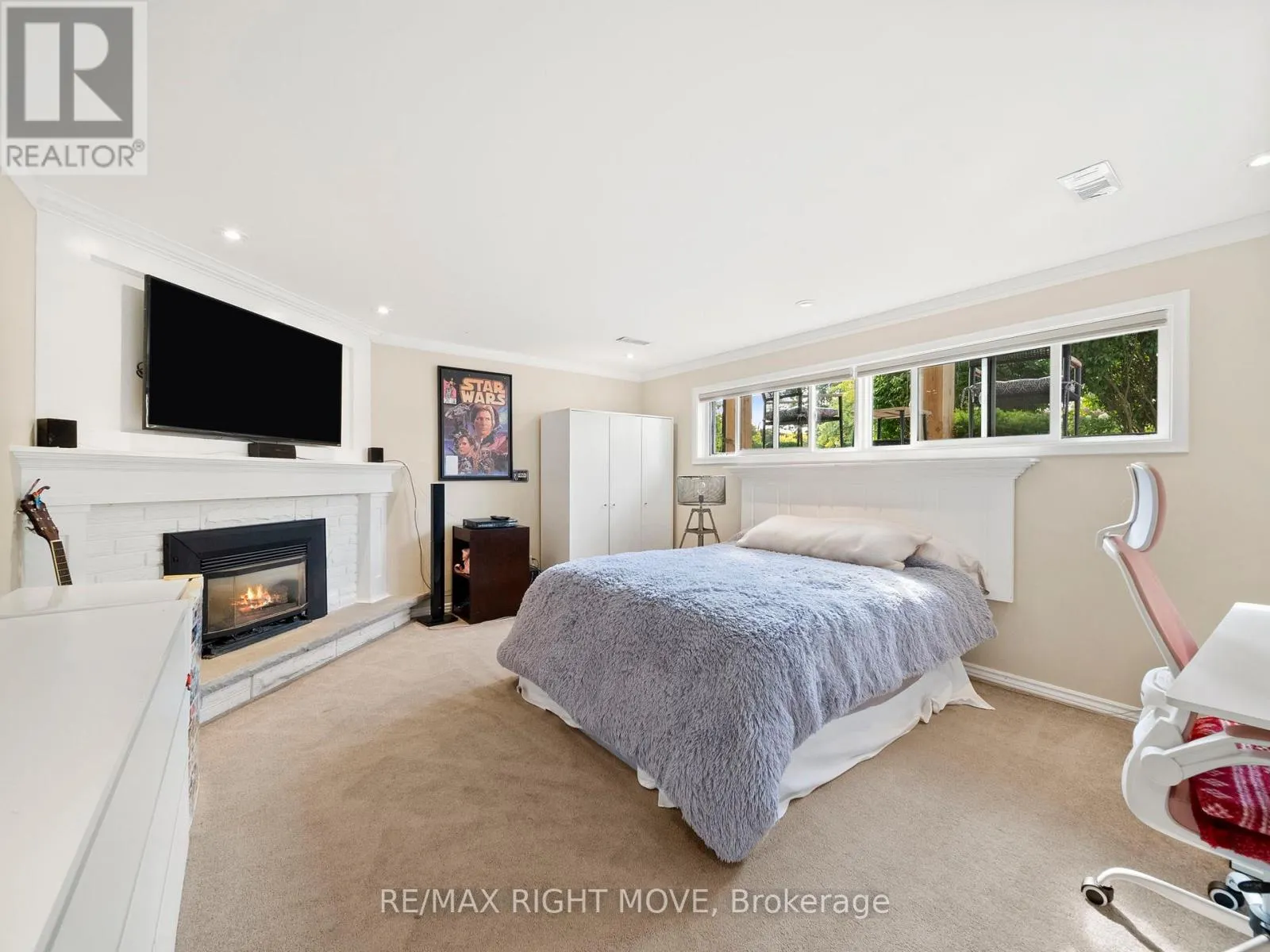 16 GREENFIELD AVENUE