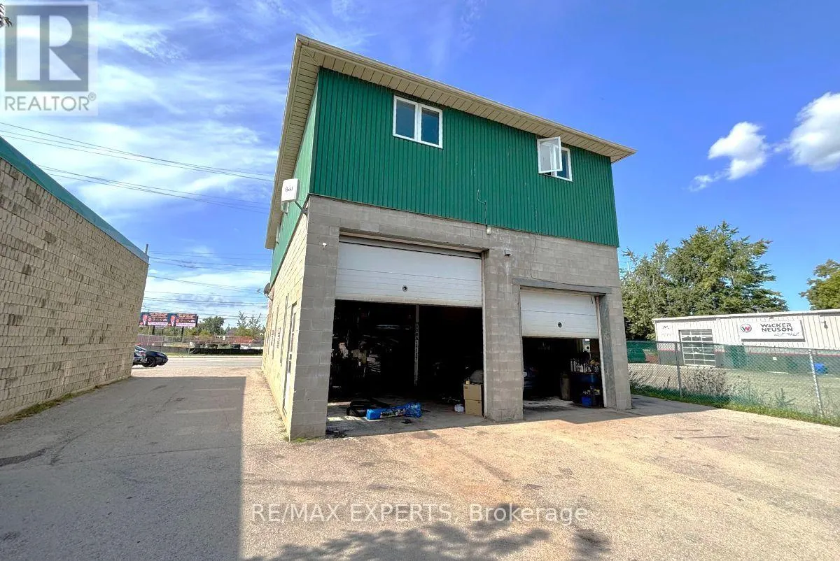 5 FERNDALE DRIVE N