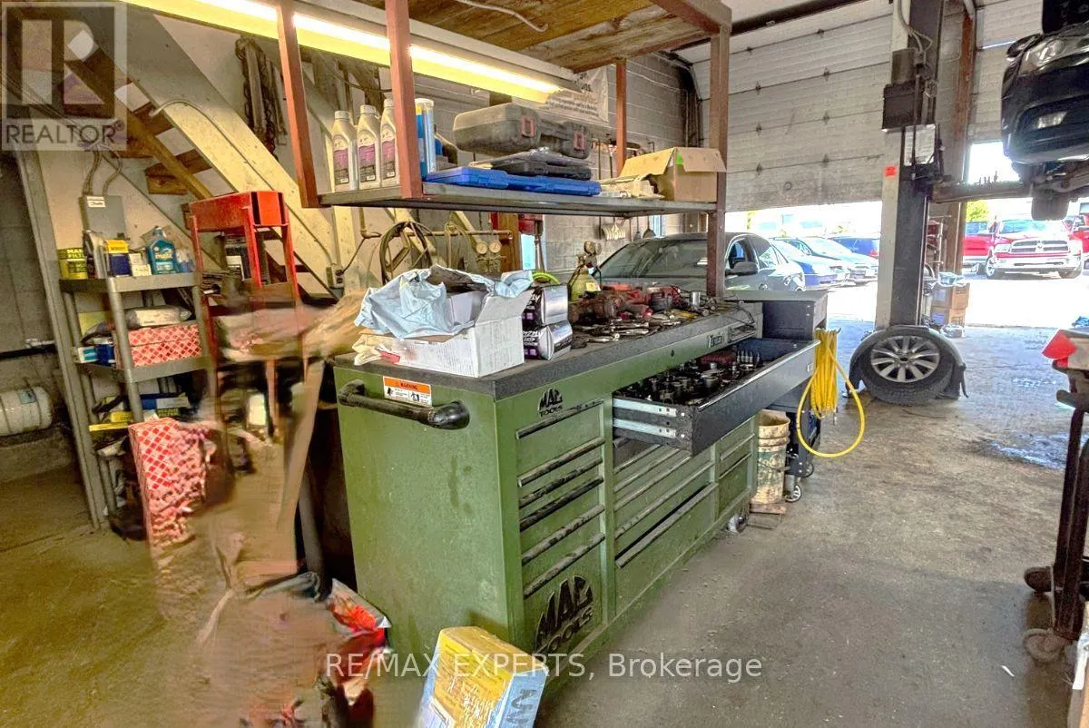 5 FERNDALE DRIVE N