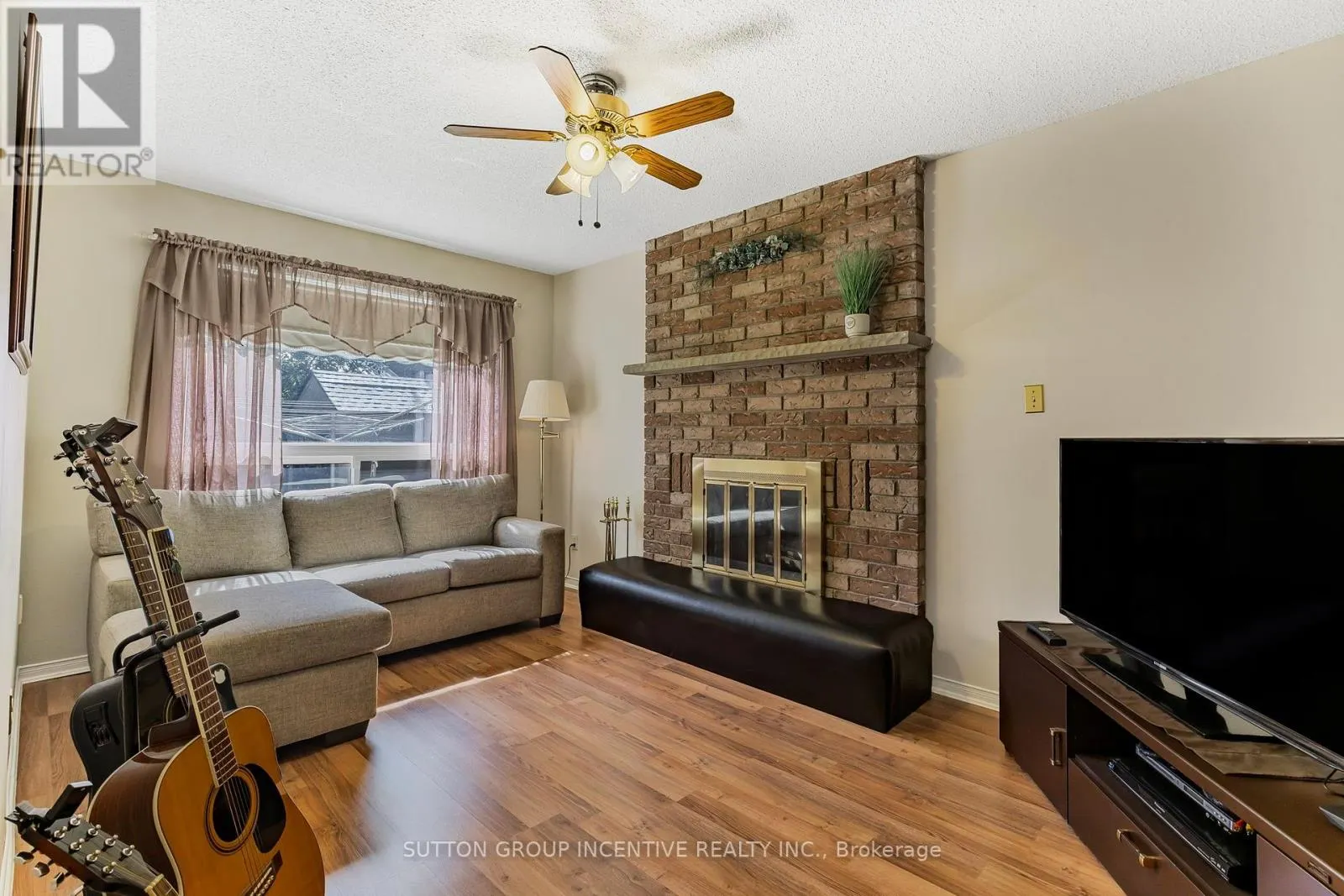 10 KEATS DRIVE