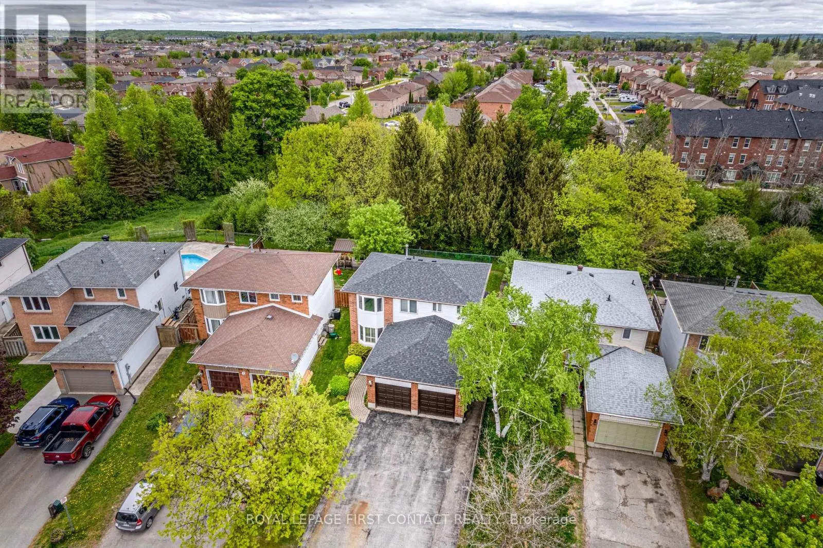 UPPER LEVEL - 8 ROSENFELD DRIVE