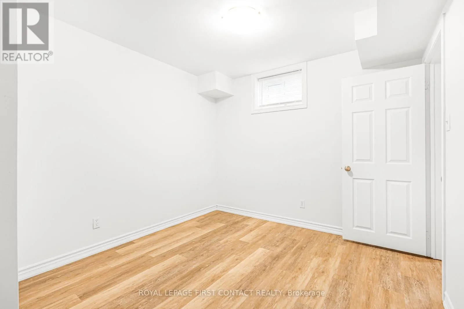 UPPER LEVEL - 8 ROSENFELD DRIVE