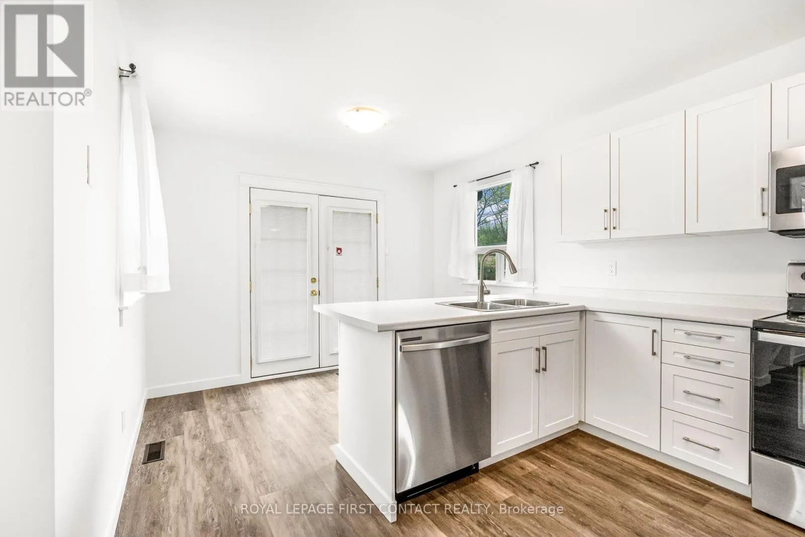 UPPER LEVEL - 8 ROSENFELD DRIVE