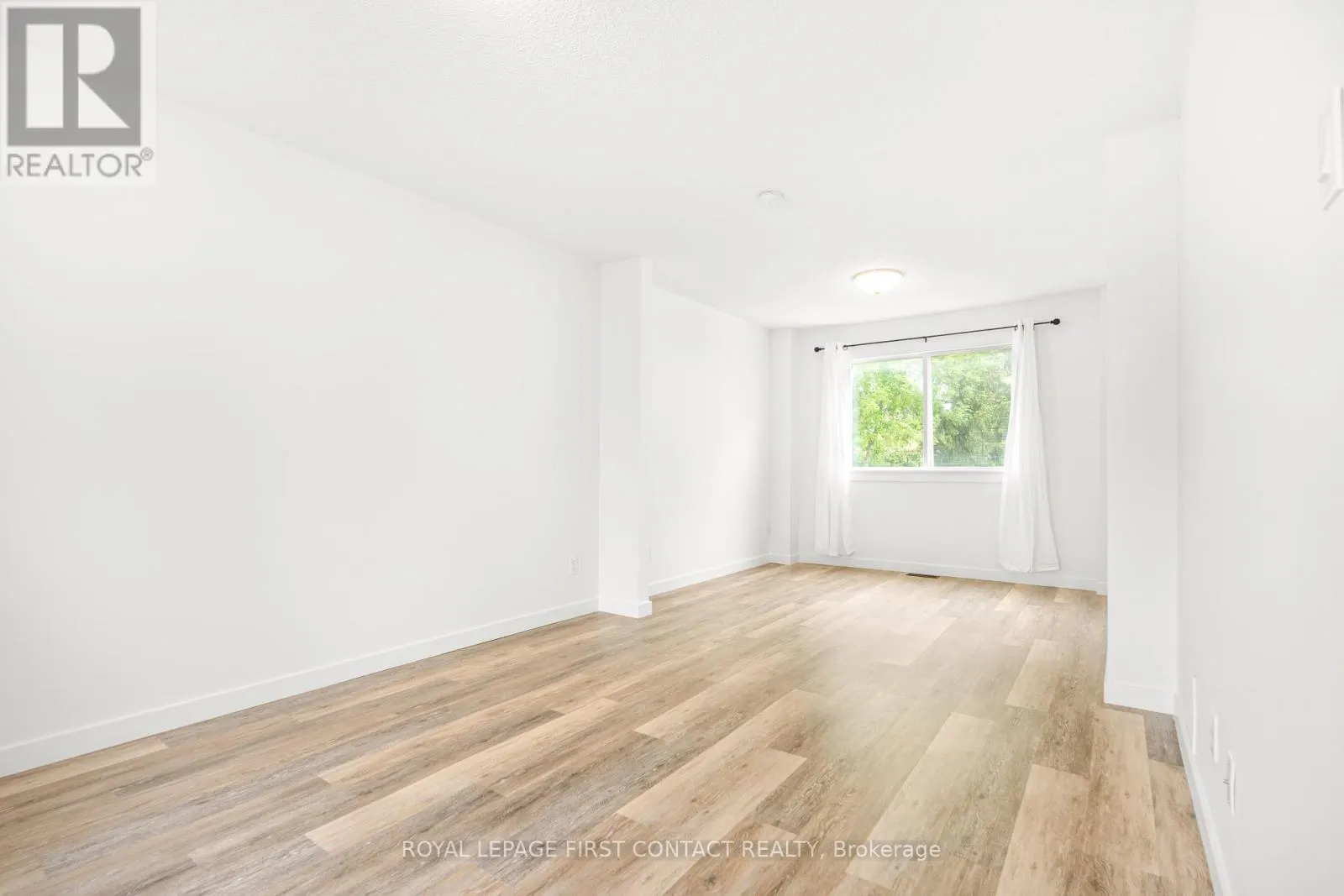 UPPER LEVEL - 8 ROSENFELD DRIVE